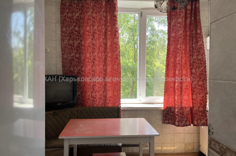 Продам квартиру, Непокоренных ул. , 20/321 , 3 кім., 66 м², косметический ремонт 