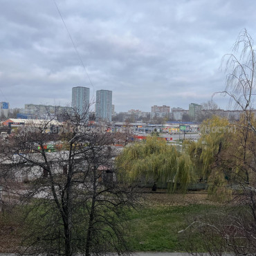 Продам квартиру, Непокоренных ул. , 20/321 , 3  ком., 66 м², косметический ремонт 