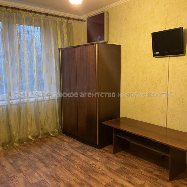 Продам квартиру, Непокоренных ул. , 20/321 , 3  ком., 66 м², косметический ремонт 