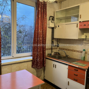 Продам квартиру, Непокоренных ул. , 20/321 , 3  ком., 66 м², косметический ремонт 