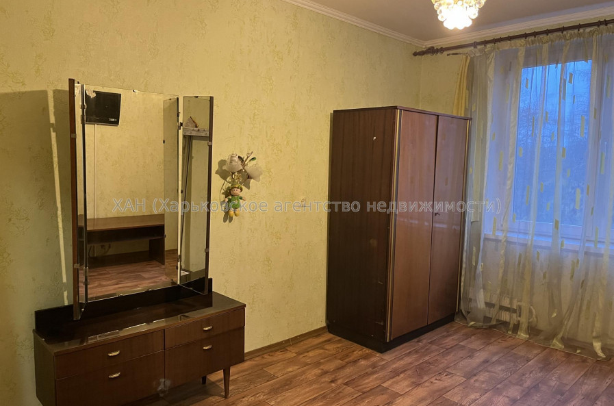 Продам квартиру, Непокоренных ул. , 20/321 , 3  ком., 66 м², косметический ремонт 