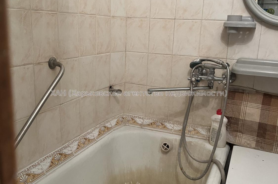 Продам квартиру, Непокоренных ул. , 20/321 , 3  ком., 66 м², косметический ремонт 