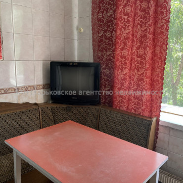 Продам квартиру, Непокоренных ул. , 20/321 , 3 кім., 66 м², косметический ремонт 