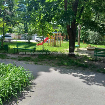 Продам квартиру, Защитников Неба ул. , 35 , 2  ком., 43 м², советский ремонт 