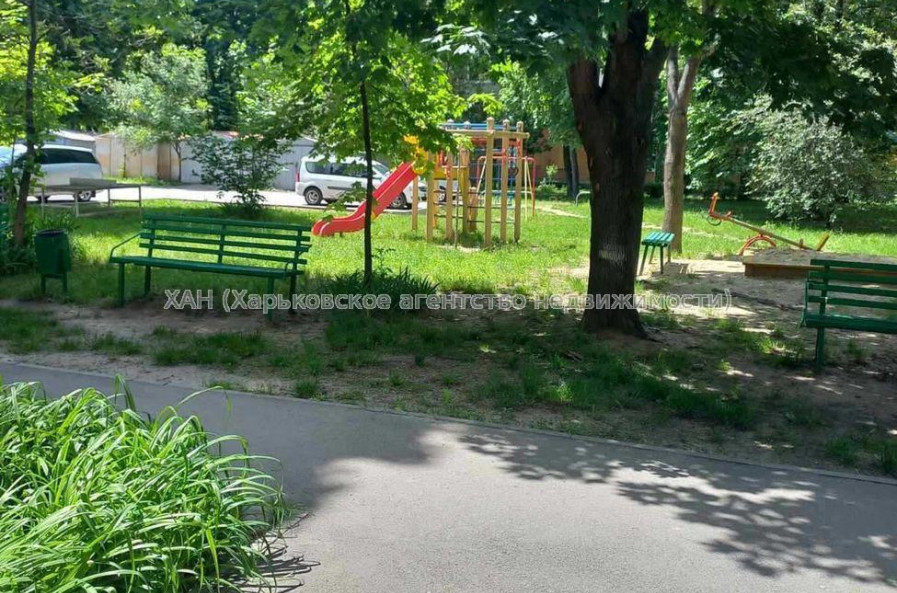 Продам квартиру, Защитников Неба ул. , 35 , 2  ком., 43 м², советский ремонт 