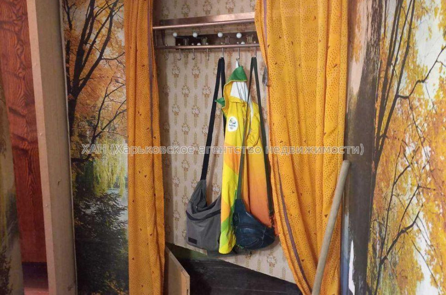 Продам квартиру, Защитников Неба ул. , 35 , 2  ком., 43 м², советский ремонт 