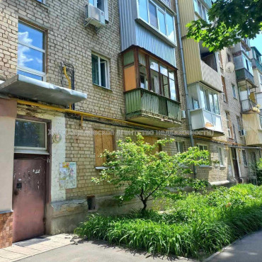 Продам квартиру, Защитников Неба ул. , 35 , 2  ком., 43 м², советский ремонт 