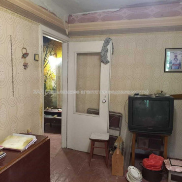 Продам квартиру, Защитников Неба ул. , 35 , 2  ком., 43 м², советский ремонт 