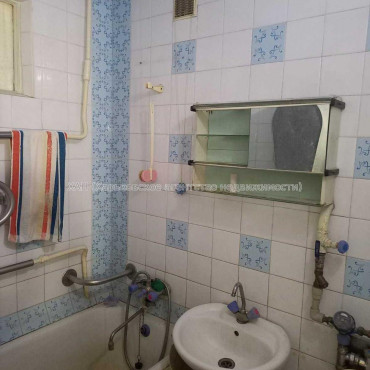 Продам квартиру, Защитников Неба ул. , 35 , 2  ком., 43 м², советский ремонт 