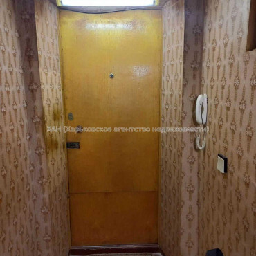 Продам квартиру, Защитников Неба ул. , 35 , 2  ком., 43 м², советский ремонт 