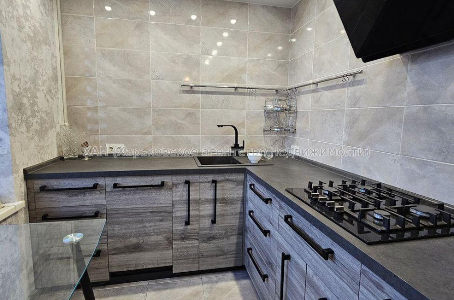 Продам квартиру, Гвардейцев Широнинцев ул. , 44 , 3  ком., 69 м², евроремонт 