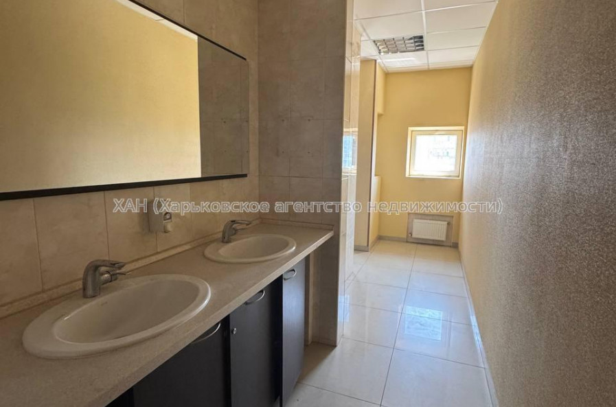 Здам нежитлову нерухомість, офис в офисном центре , 3 кім., 160 м², евроремонт 