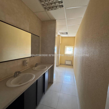 Здам нежитлову нерухомість, офис в офисном центре , 3 кім., 160 м², евроремонт 