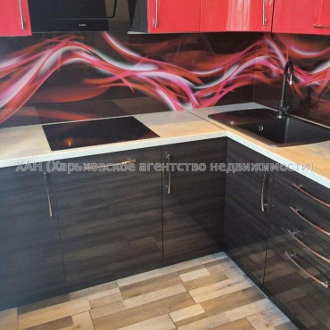 Продам квартиру, Саперная ул. , 4  ком., 83 м², авторский дизайн 