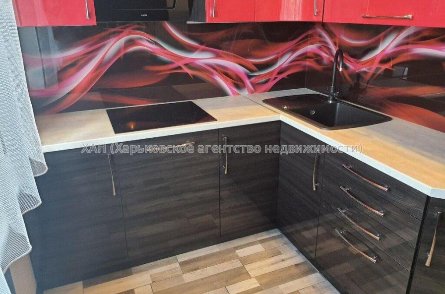 Продам квартиру, Саперная ул. , 4  ком., 83 м², авторский дизайн 