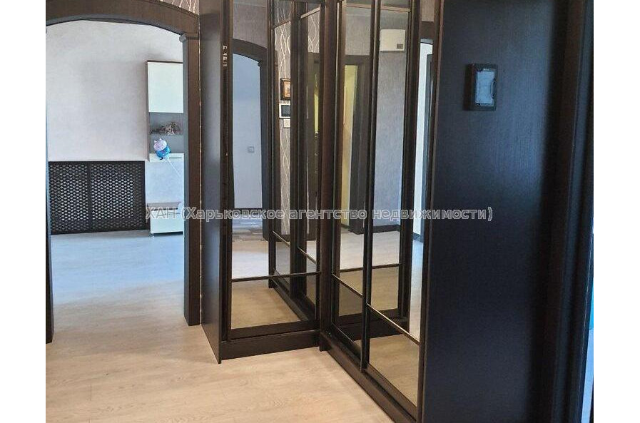 Продам квартиру, Саперная ул. , 4  ком., 83 м², авторский дизайн 