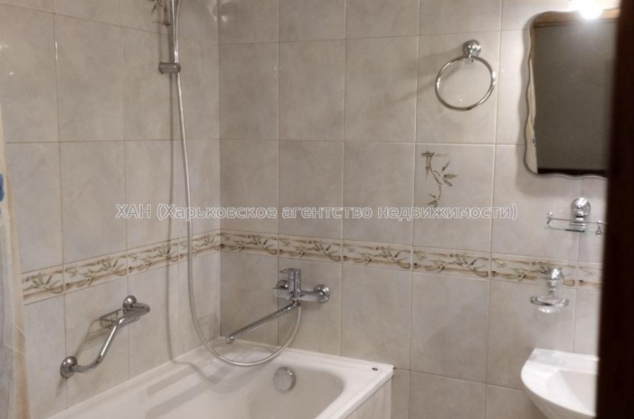 Продам квартиру, Клочковская ул. , 186Б , 2 кім., 71 м², капитальный ремонт 