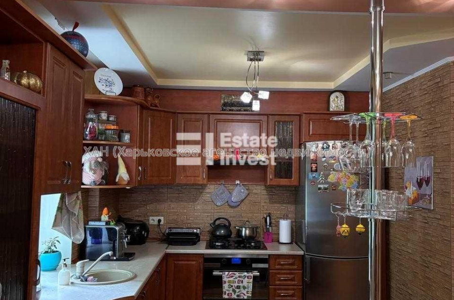 Продам квартиру, Гвардейцев Широнинцев ул. , 46 , 3 кім., 70 м², евроремонт 