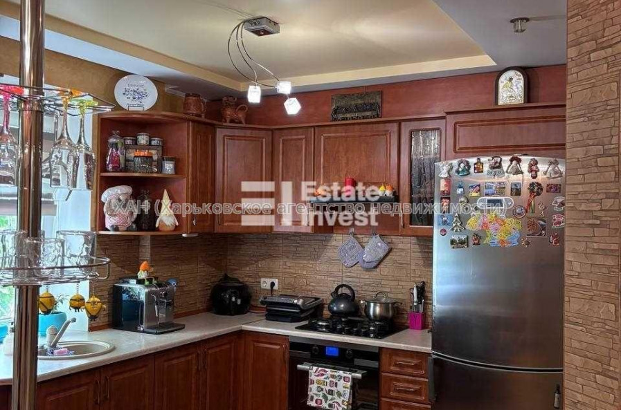 Продам квартиру, Гвардейцев Широнинцев ул. , 46 , 3 кім., 70 м², евроремонт 