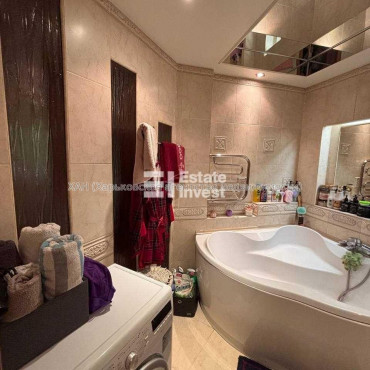 Продам квартиру, Гвардейцев Широнинцев ул. , 46 , 3  ком., 70 м², евроремонт 