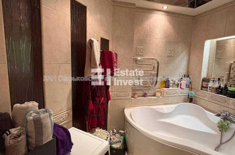 Продам квартиру, Гвардейцев Широнинцев ул. , 46 , 3 кім., 70 м², евроремонт 