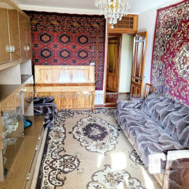 Продам квартиру, 3  ком., 68 м², советский ремонт