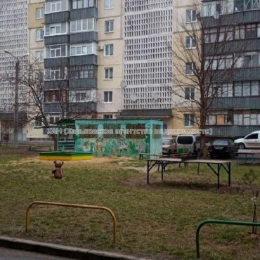 Продам квартиру, Ковтуна ул. , 1 кім., 40 м², косметический ремонт 