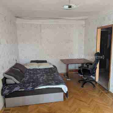 Продам квартиру, Деревянко ул. , 1  ком., 31 м², советский ремонт 