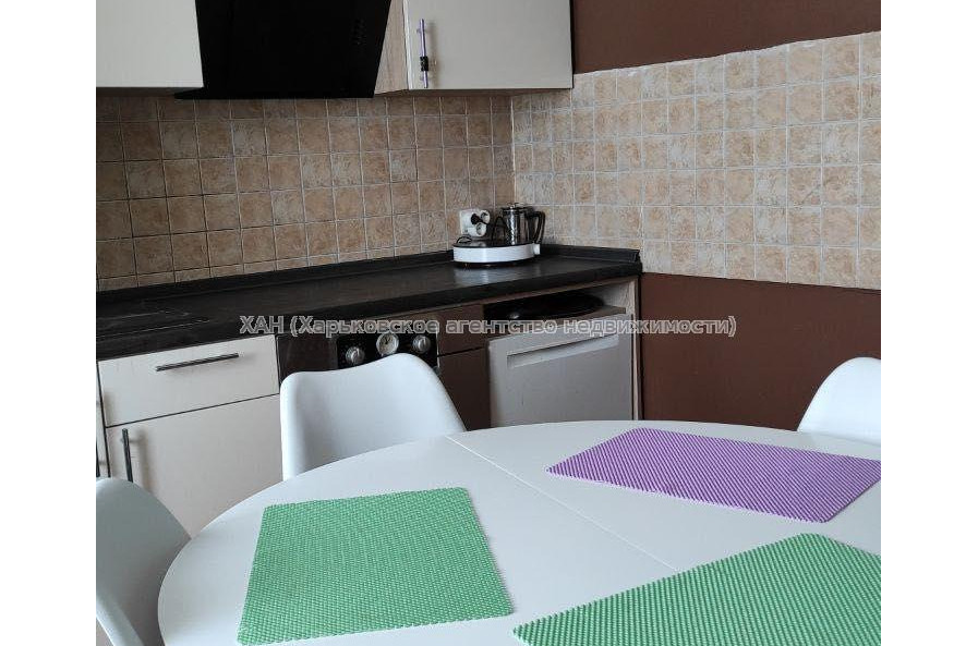 Продам квартиру, Молочная ул. , 4 кім., 82.50 м², евроремонт 