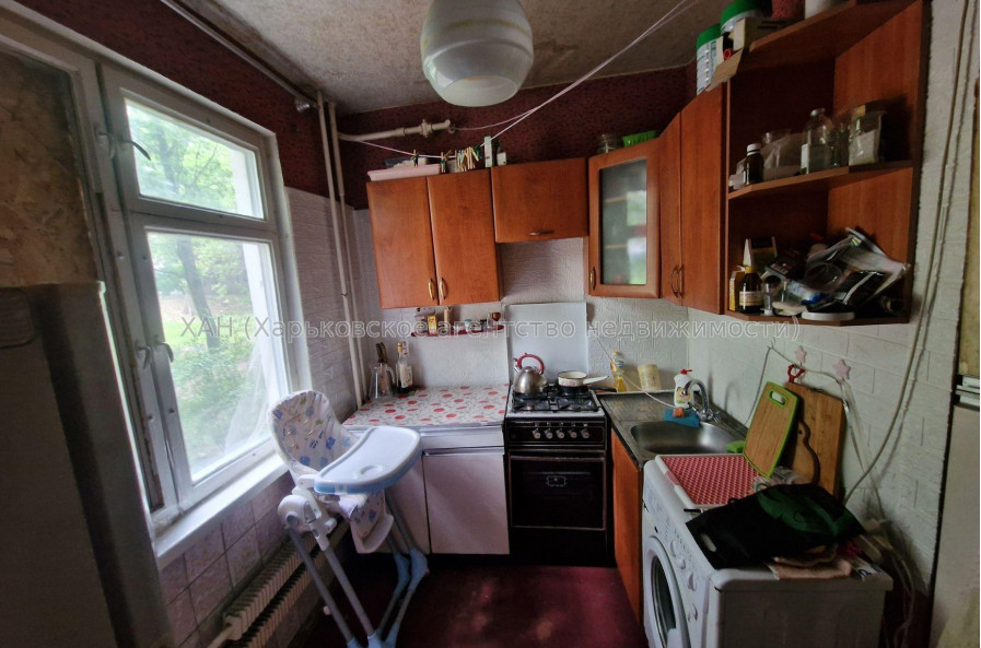 Продам квартиру, Аэрокосмический пр. , 4  ком., 70.80 м², частичный ремонт 