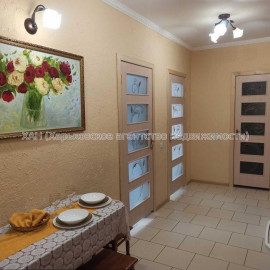Продам квартиру, Роганская ул. , 2 кім., 49 м², капитальный ремонт