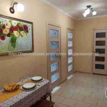 Продам квартиру, Роганская ул. , 2 кім., 49 м², капитальный ремонт 