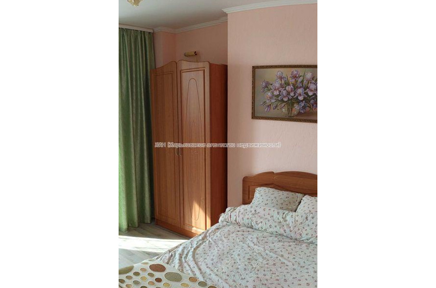 Продам квартиру, Роганская ул. , 2 кім., 49 м², капитальный ремонт 