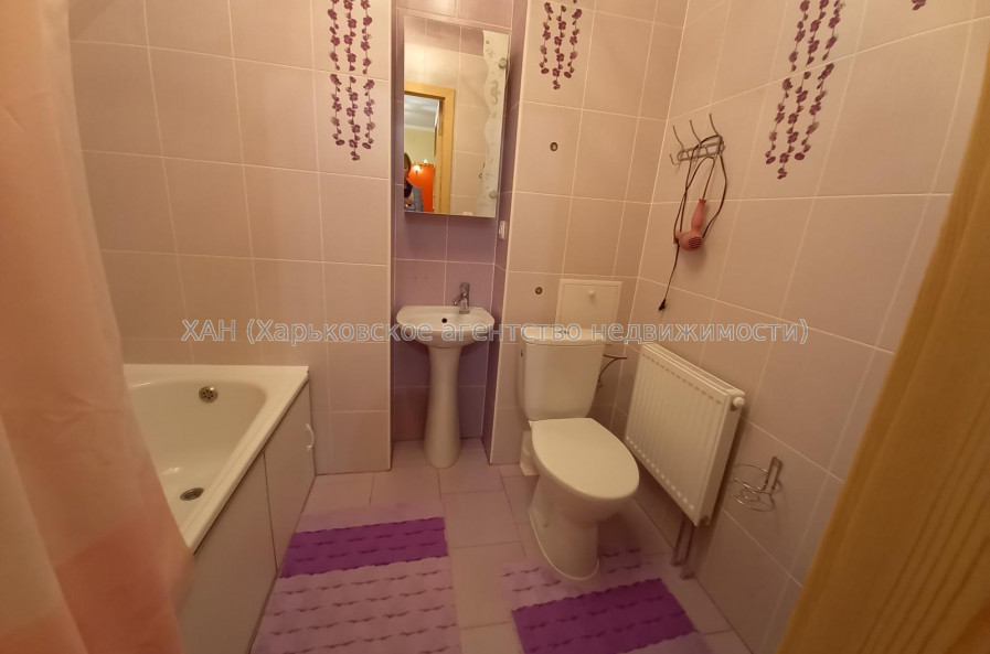 Продам квартиру, Роганская ул. , 2 кім., 49 м², капитальный ремонт 