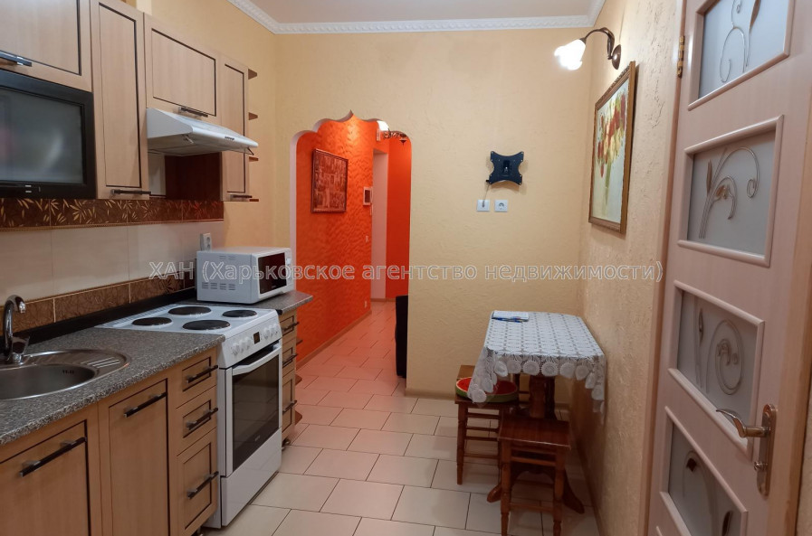 Продам квартиру, Роганская ул. , 2 кім., 49 м², капитальный ремонт 