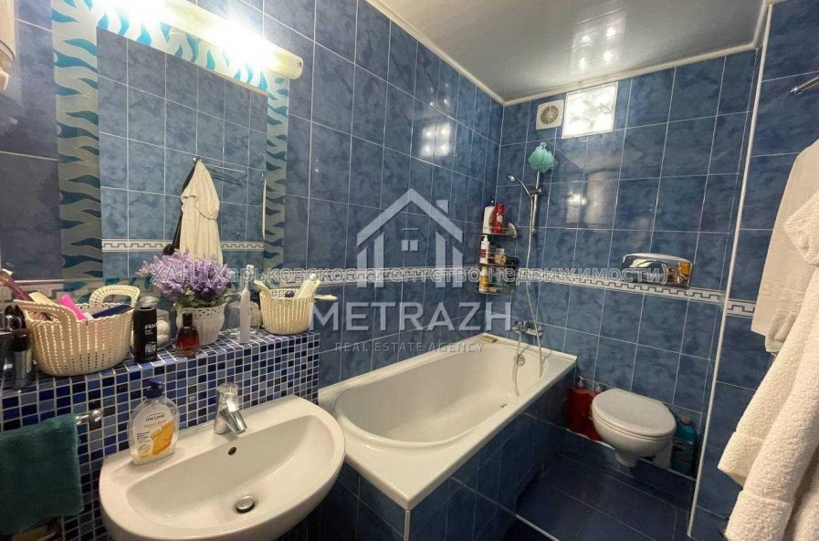 Продам квартиру, Тракторостроителей просп. , 77 , 3  ком., 64 м², капитальный ремонт 