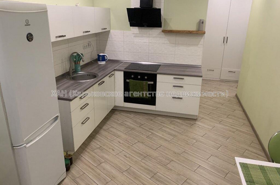 Продам квартиру, Драгоманова ул. , 1 кім., 41 м², капитальный ремонт 