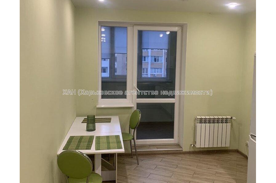 Продам квартиру, Драгоманова ул. , 1 кім., 41 м², капитальный ремонт 