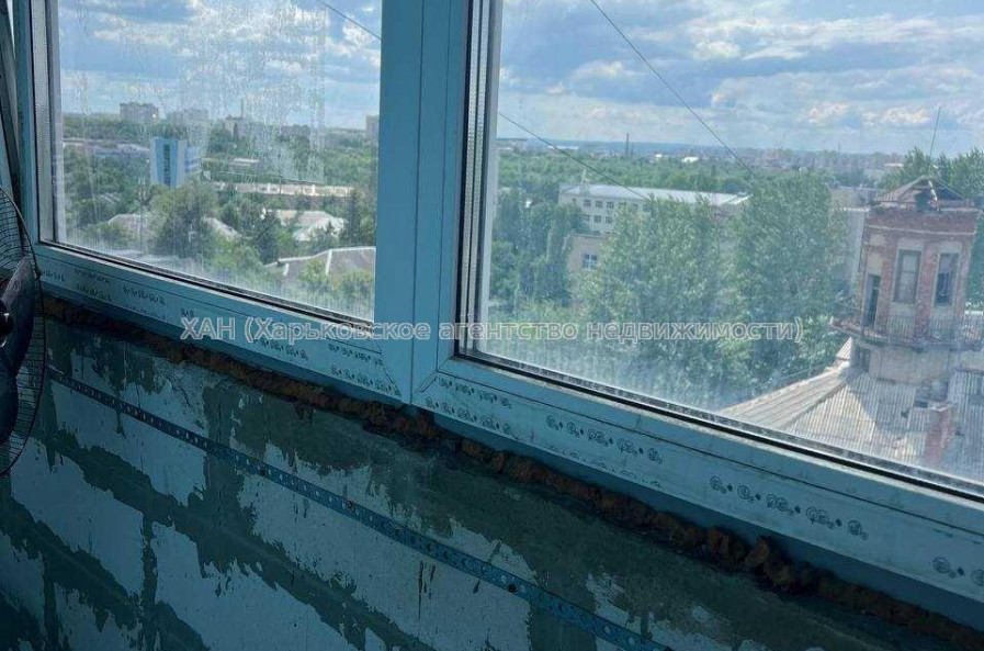 Продам квартиру, Михайлика ул. , 1 кім., 33.10 м², частичный ремонт 