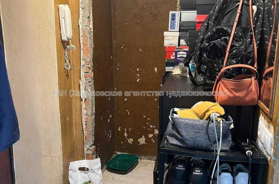 Продам квартиру, Михайлика ул. , 1 кім., 33.10 м², частичный ремонт 