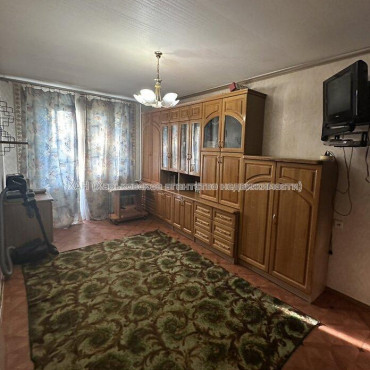 Продам квартиру, Непокоренных ул. , 3 кім., 64.50 м², косметический ремонт 