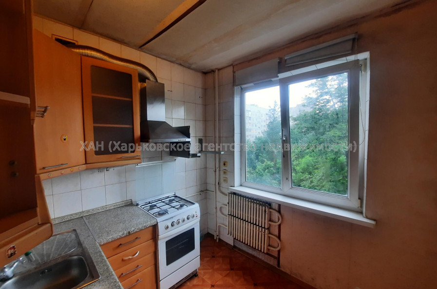 Продам квартиру, Непокоренных ул. , 3  ком., 64.50 м², косметический ремонт 