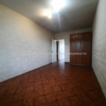 Продам квартиру, Непокоренных ул. , 3  ком., 64.50 м², косметический ремонт 