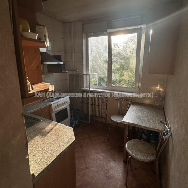 Продам квартиру, Непокоренных ул. , 3 кім., 64.50 м², косметический ремонт 