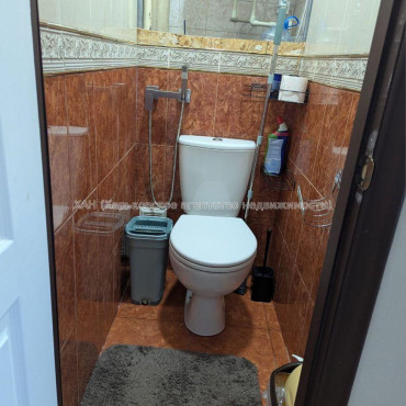 Продам квартиру, Гвардейцев Широнинцев ул. , 1 кім., 38 м², капитальный ремонт 