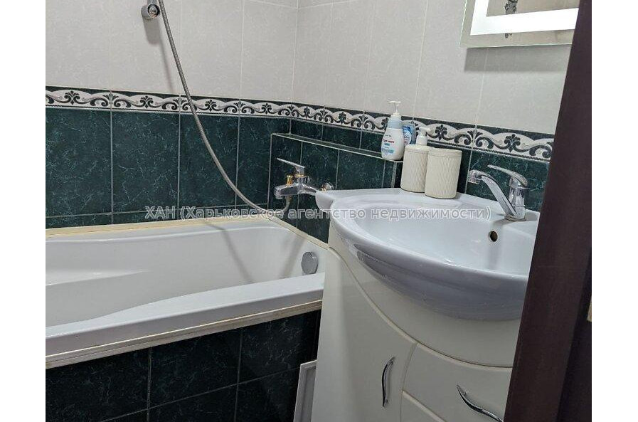 Продам квартиру, Гвардейцев Широнинцев ул. , 1 кім., 38 м², капитальный ремонт 