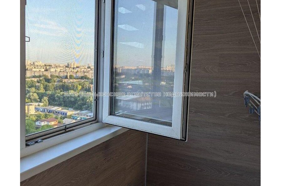 Продам квартиру, Гвардейцев Широнинцев ул. , 1 кім., 38 м², капитальный ремонт 