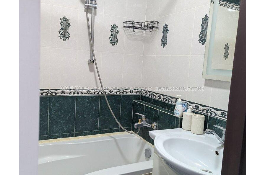 Продам квартиру, Гвардейцев Широнинцев ул. , 1 кім., 38 м², капитальный ремонт 