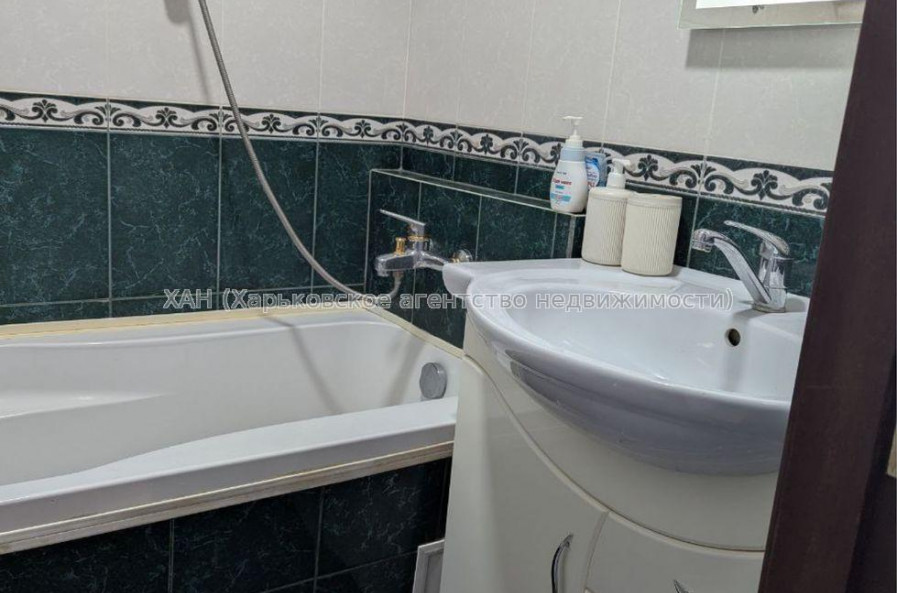Продам квартиру, Гвардейцев Широнинцев ул. , 1 кім., 38 м², капитальный ремонт 