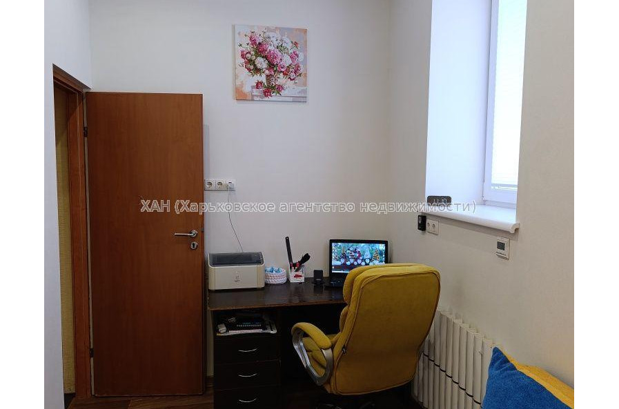 Продам квартиру, Основянская ул. , 2 кім., 105 м², советский ремонт 